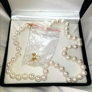 Classic Pearl necklace and earring set 6mm.